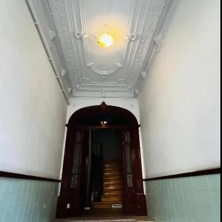 Quarto em Acomodações Particulares Luciano Cordeiro *