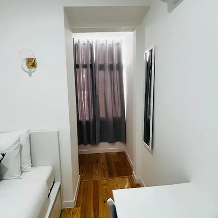 Quarto em Acomodações Particulares Luciano Cordeiro *