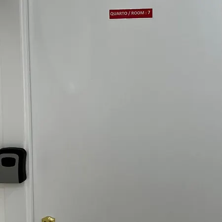 Luciano Cordeiro Quarto em Acomodações Particulares *
