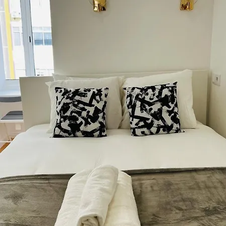 Quarto em Acomodações Particulares Luciano Cordeiro *