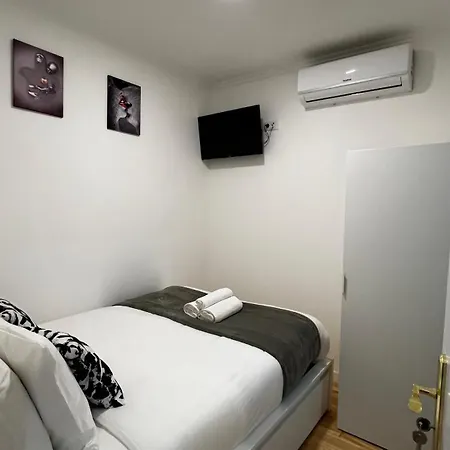 Luciano Cordeiro Quarto em Acomodações Particulares