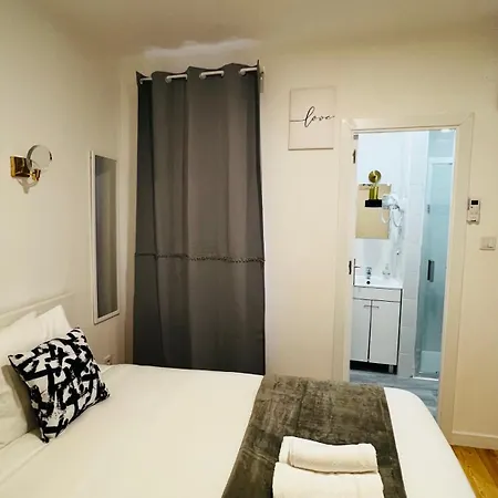 Luciano Cordeiro Quarto em Acomodações Particulares *