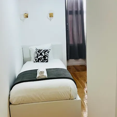 Quarto em Acomodações Particulares Luciano Cordeiro *