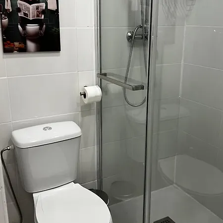 Luciano Cordeiro Quarto em Acomodações Particulares *